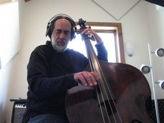 トニー・マリーノ(bass)