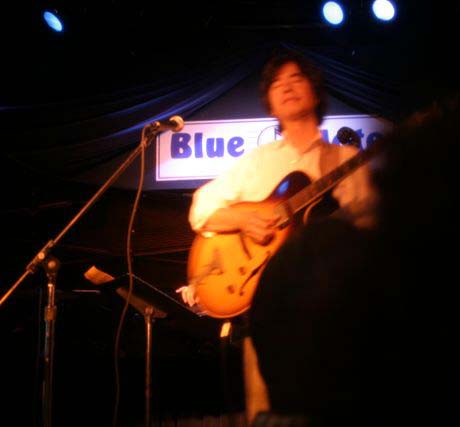 Masuo at the Blue Note NY (16401 bytes)